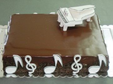 Torte za 18. rođendan cokoladni klavir
