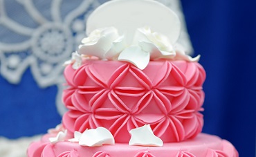 Kako se odlučiti za boju svadbene torte?