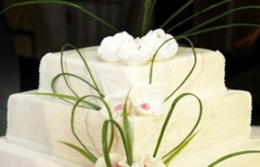 Desertni sto za venčanja: mini poslastice i torte za svadbu 